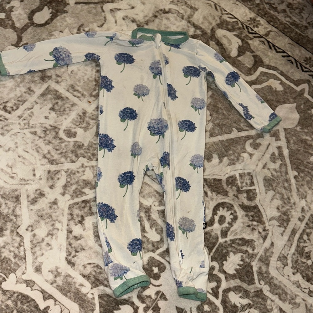 Kyte baby hydrangea romper 12-18 month